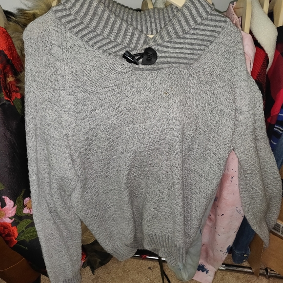 Sweater - Picture 3 of 3